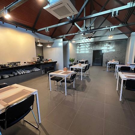 The Hub Suratthanl Szuratthani Kültér fotó